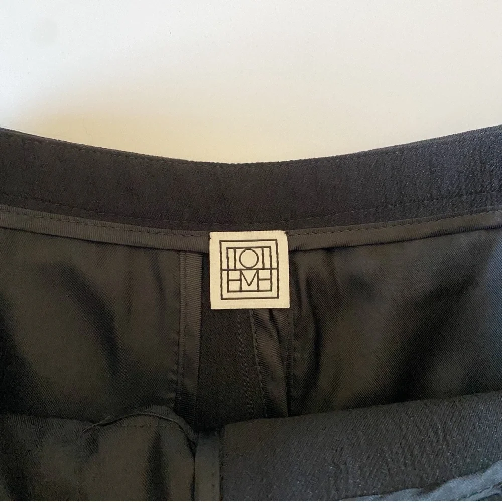 Totéme Lluc Bermuda Short in Black - Picture 13 of 15